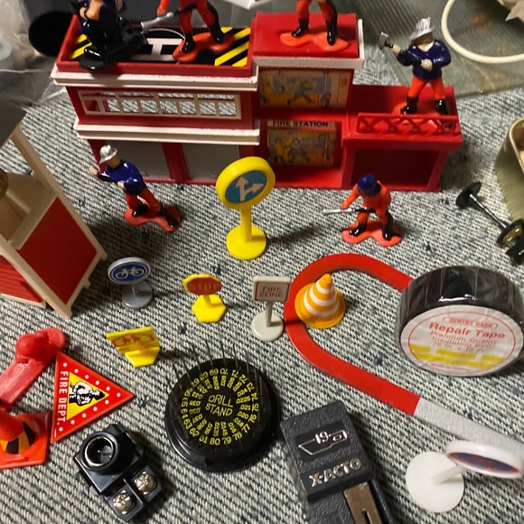 3,little Firehouses and small people! MODEL PARTS AND ITEMS galore!! - Picture 4 of 13